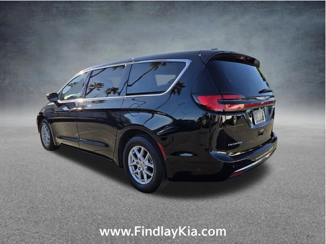 Used 2024 Chrysler Pacifica Touring-L FWD image 9