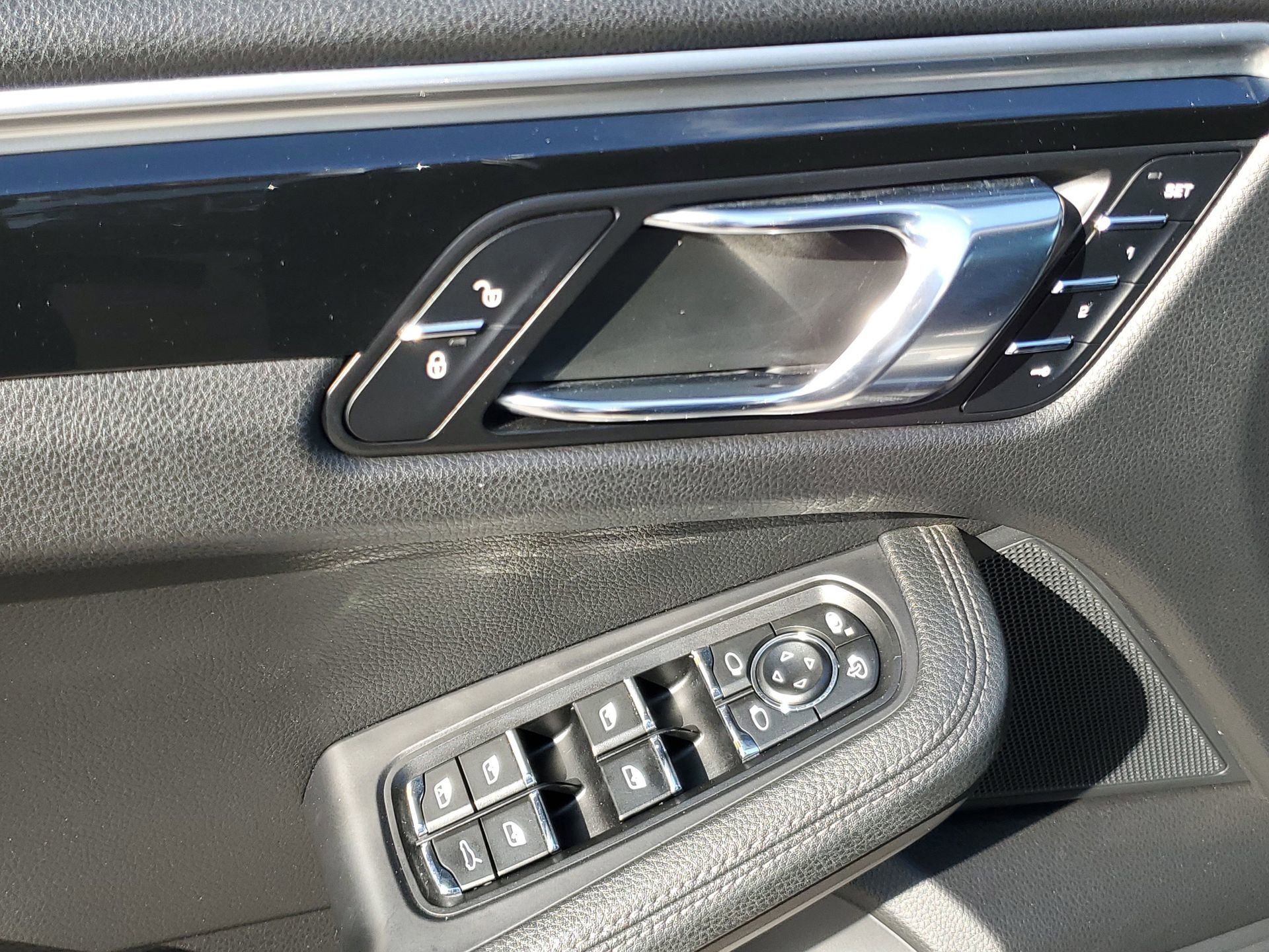 Used 2018 Porsche Macan S image 17