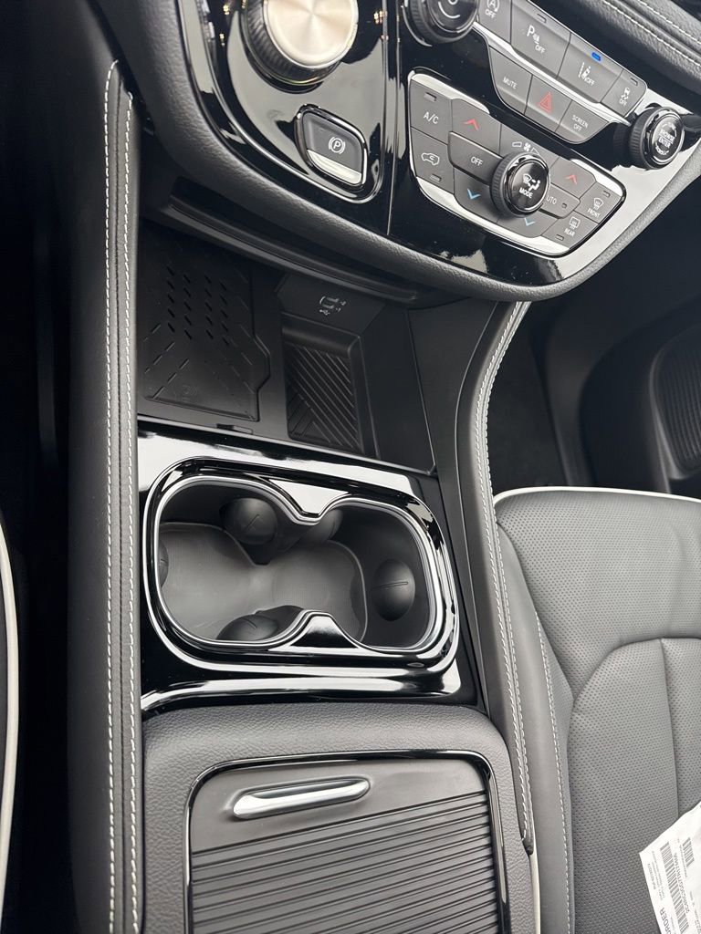 New 2026 Chrysler Pacifica Limited w/ S Appearance Package image 20