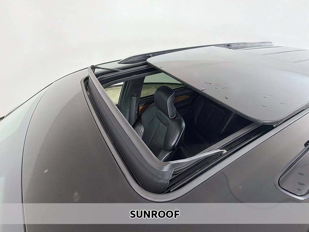 Used 2023 Jeep Grand Cherokee L Summit AWD/4WD image 4