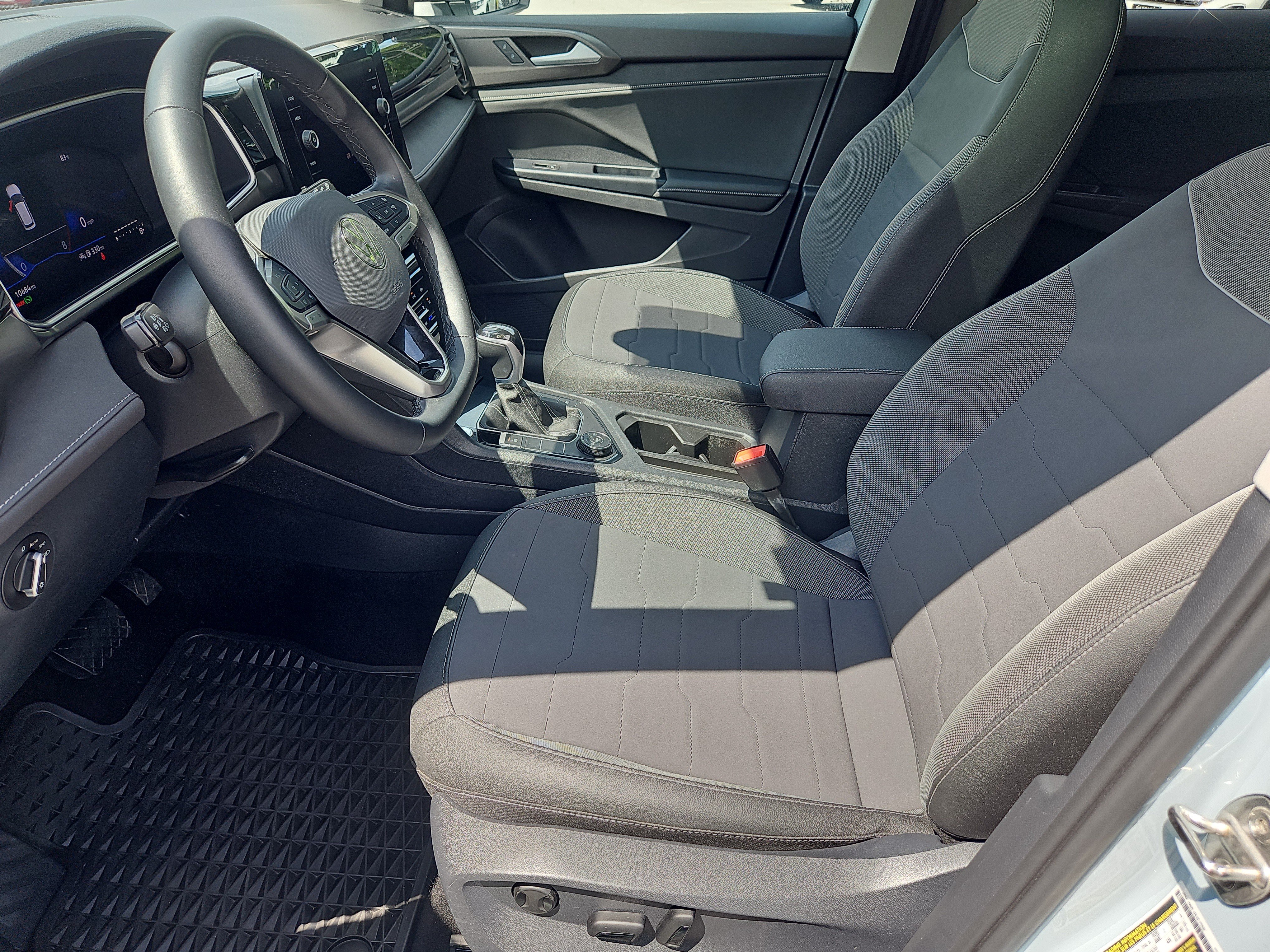Certified 2025 Volkswagen Taos SE AWD/4WD image 31