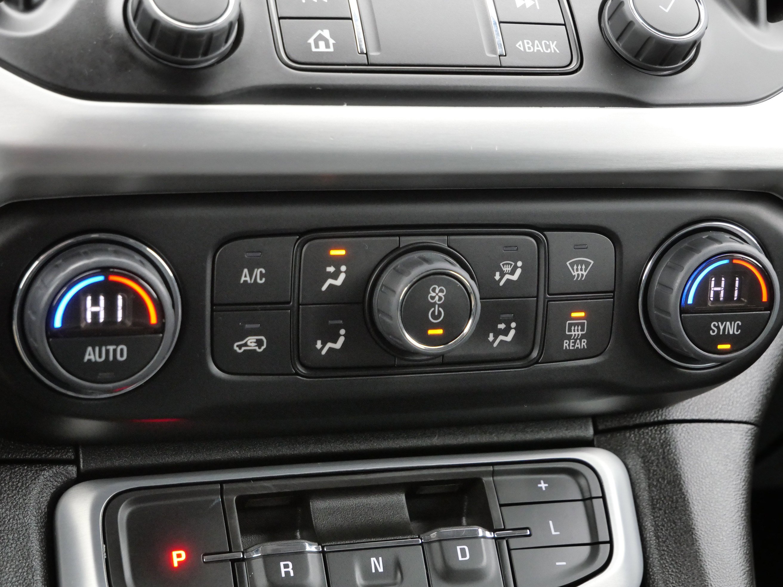 Used 2022 GMC Acadia SLT w/ Elevation Edition image 24