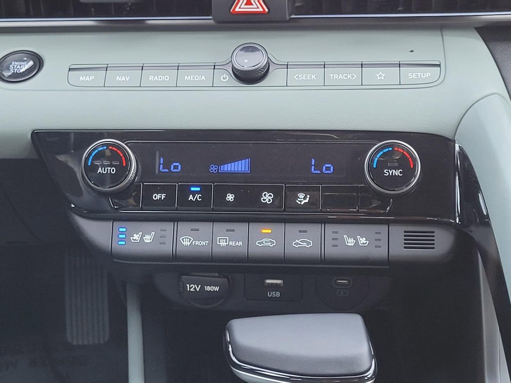New 2025 Hyundai Elantra Limited FWD image 17