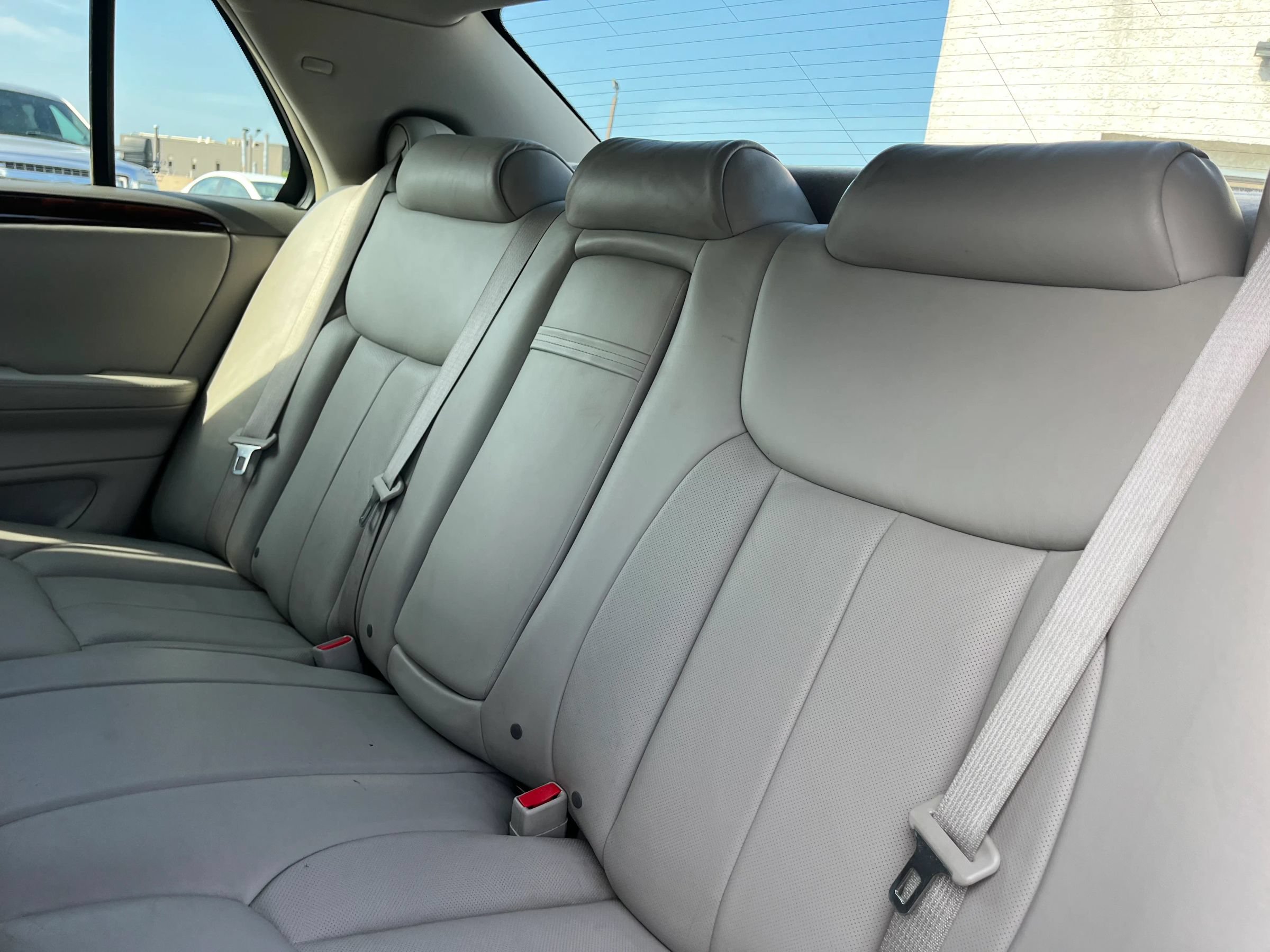 Used 2009 Cadillac DTS w/ Sun And Sound Package FWD image 17