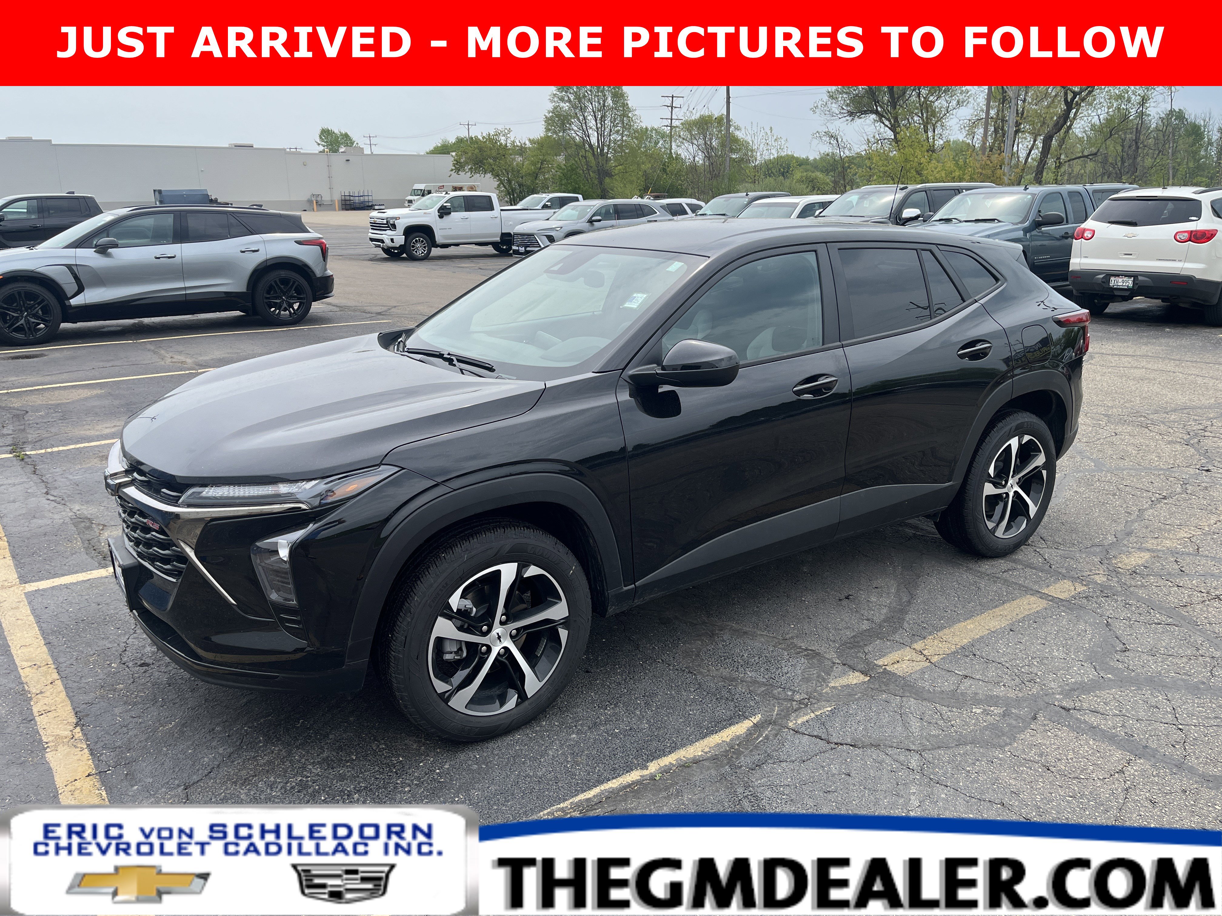 Used 2026 Chevrolet Trax RS w/ Driver Confidence Package FWD image 1