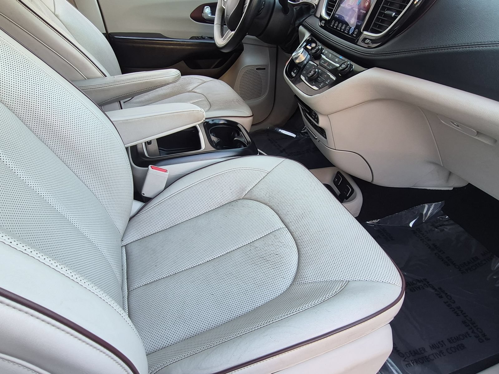 Used 2017 Chrysler Pacifica Limited FWD image 19