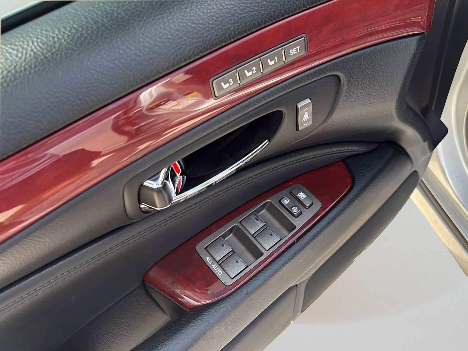 Used 2012 Lexus LS 460 L w/ Luxury Pkg RWD image 20