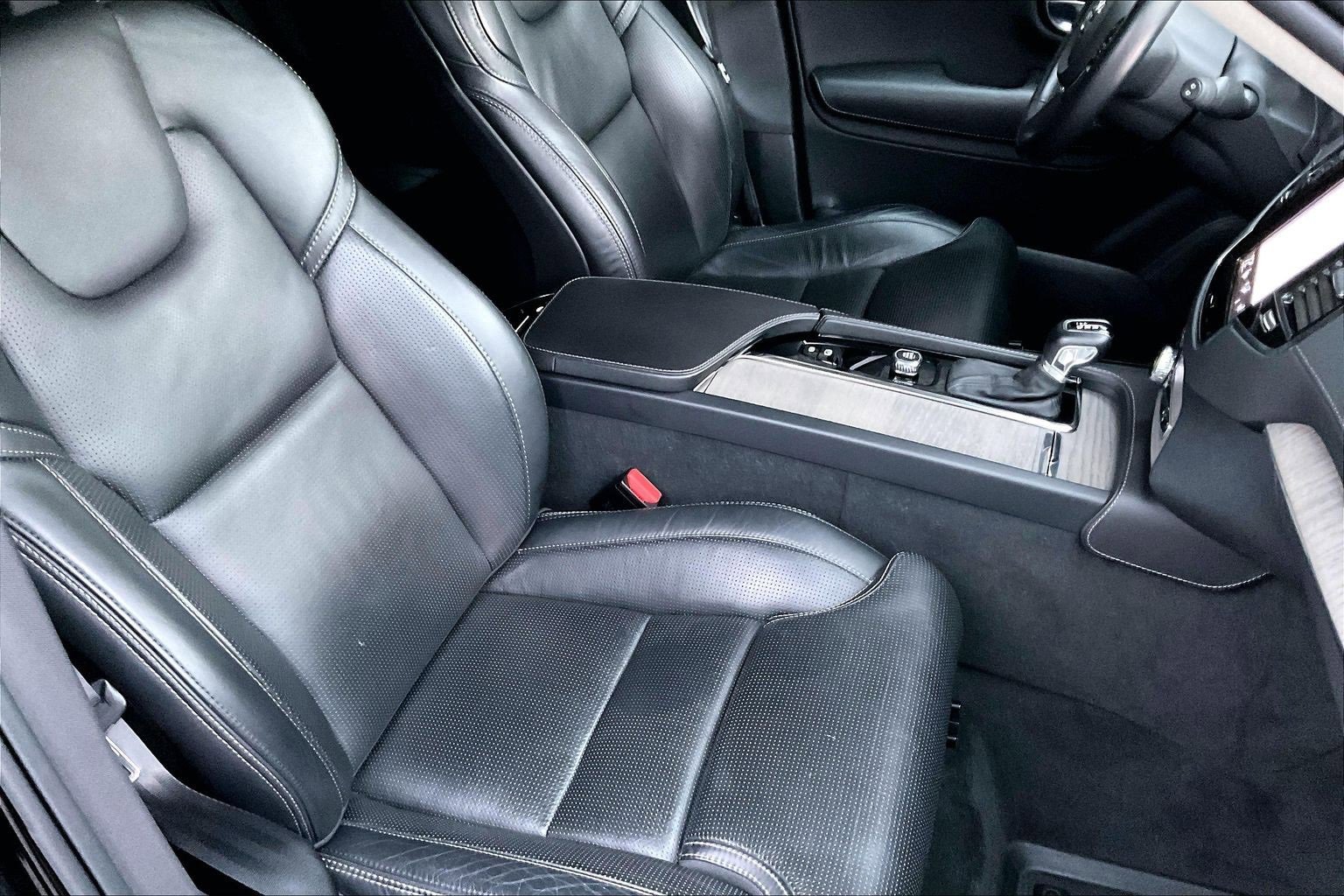 Used 2022 Volvo XC90 T6 Inscription w/ Climate Package image 24