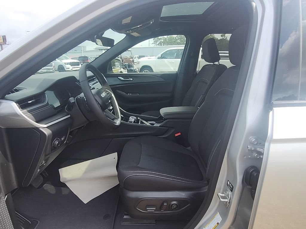 New 2026 Jeep Grand Cherokee Laredo X RWD image 18
