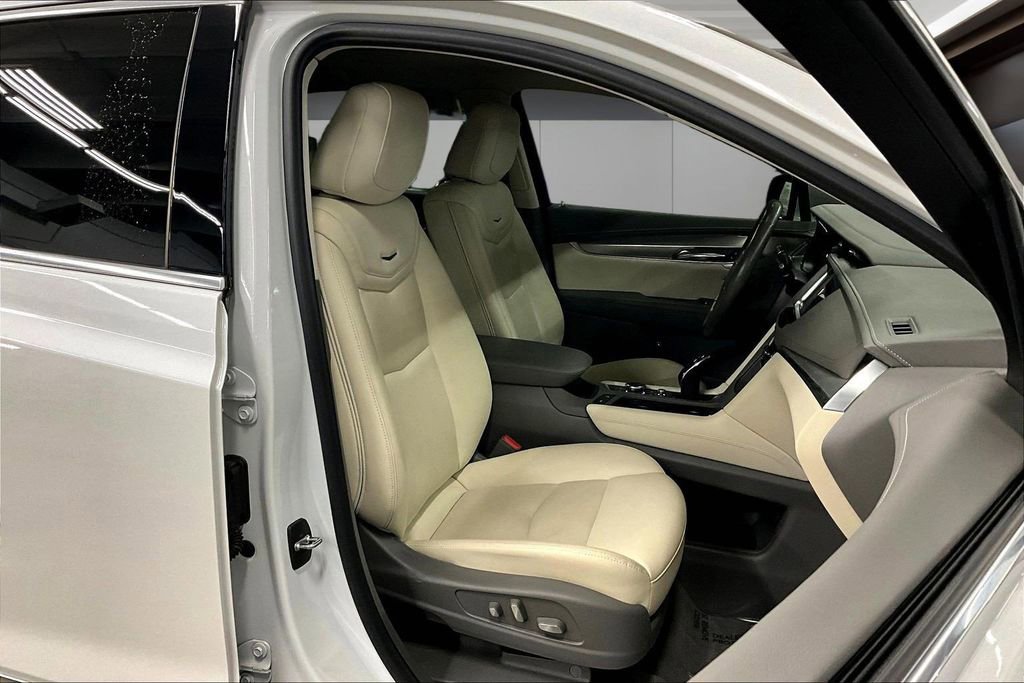 Used 2021 Cadillac XT5 Premium Luxury w/ LPO, Floor Liner Package AWD/4WD image 29