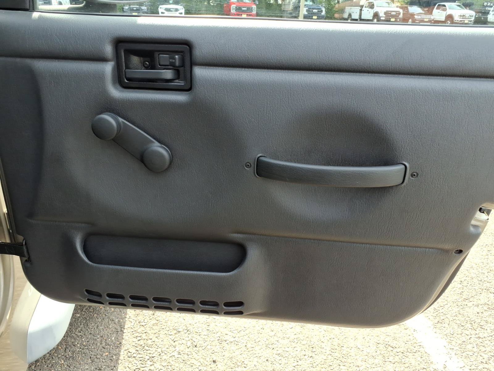 Used 2004 Jeep Wrangler 4WD image 10