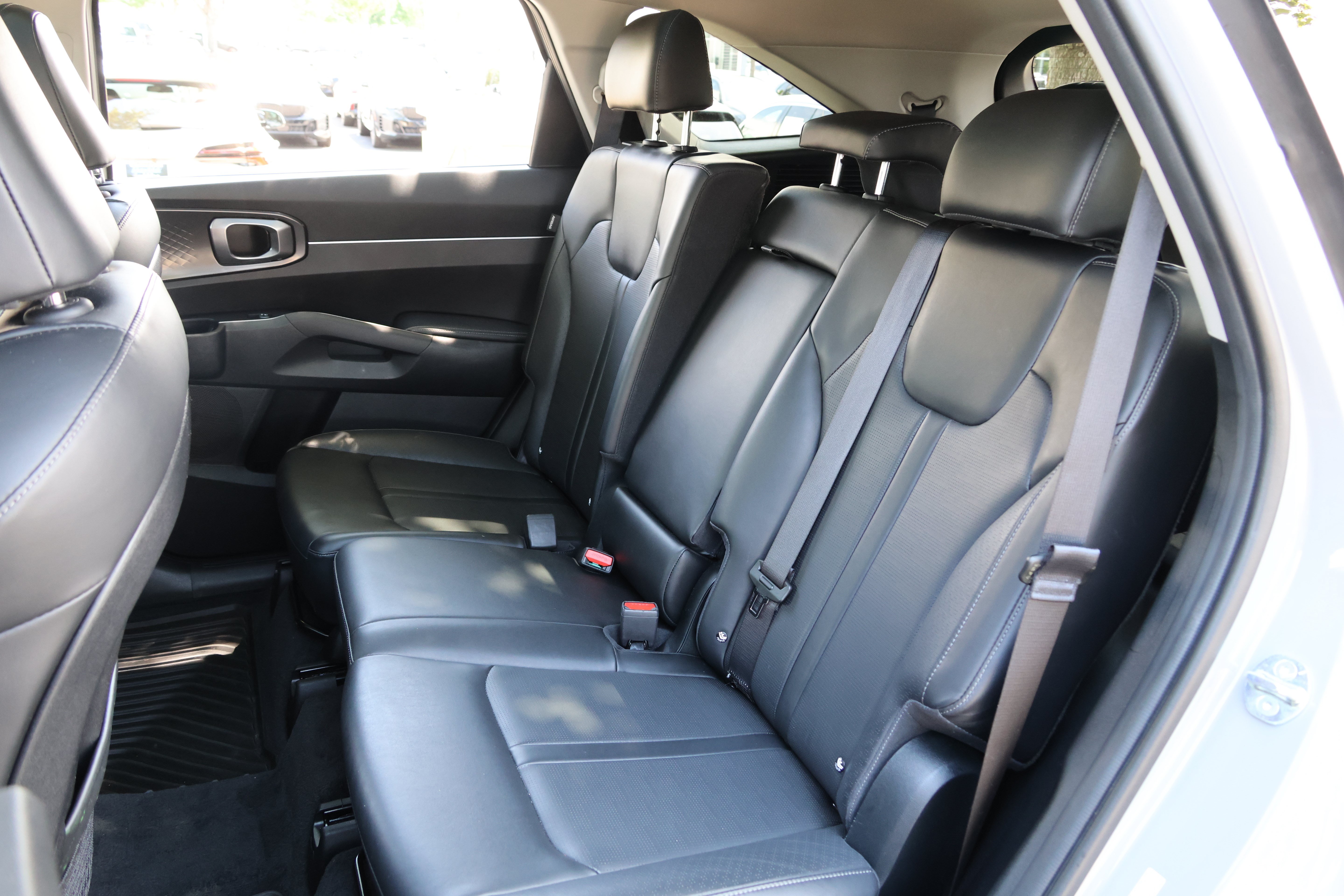 Used 2025 Kia Sorento S w/ Panoramic Sunroof Package FWD image 38