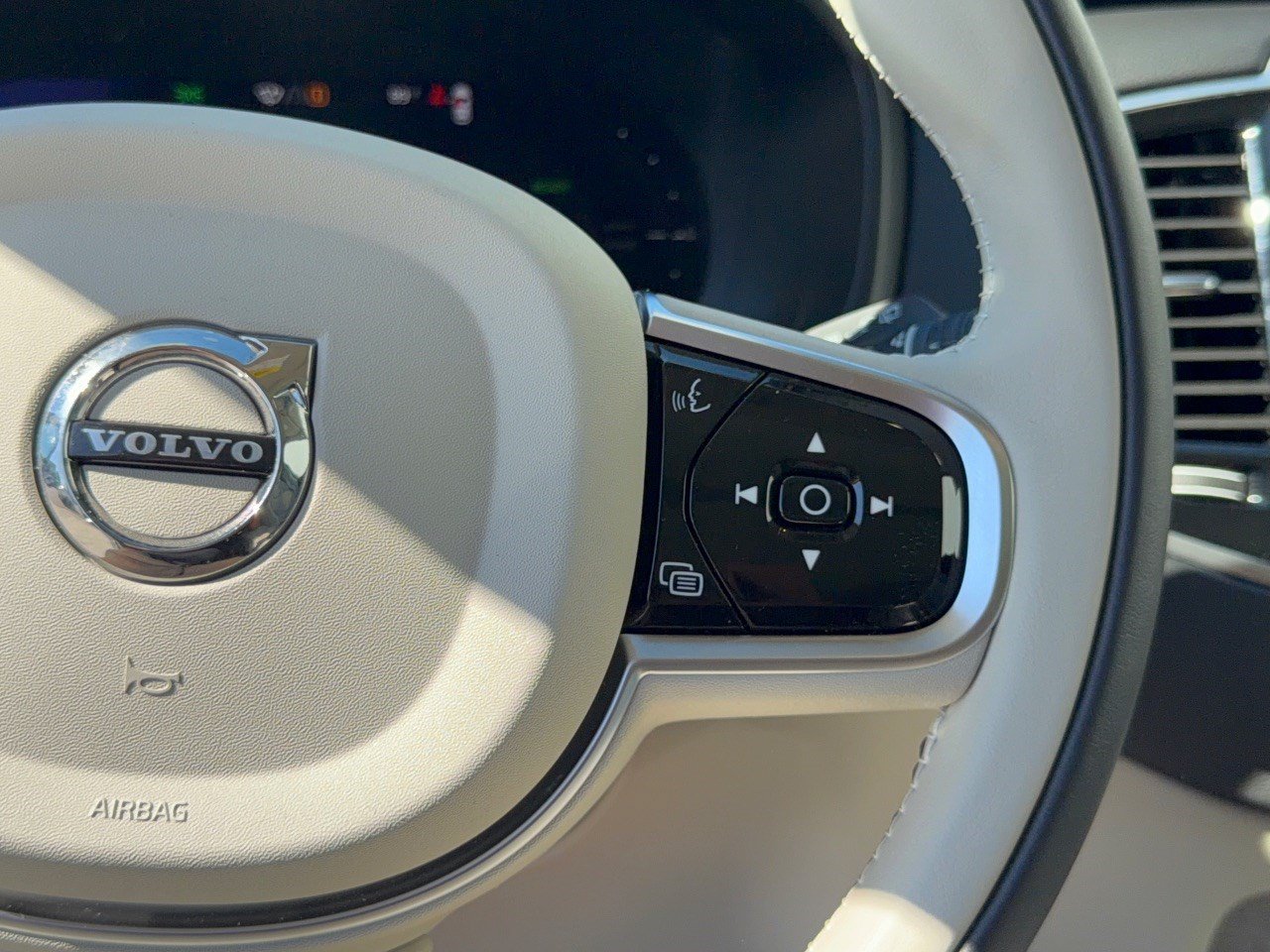 Certified 2025 Volvo XC90 T8 Ultra w/ Protection Package Premier AWD/4WD image 19