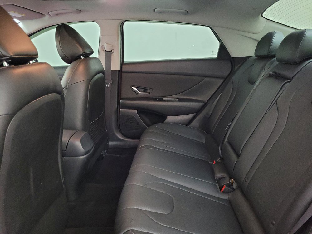 Used 2023 Hyundai Elantra Limited w/ Preferred Accessory Package FWD image 18