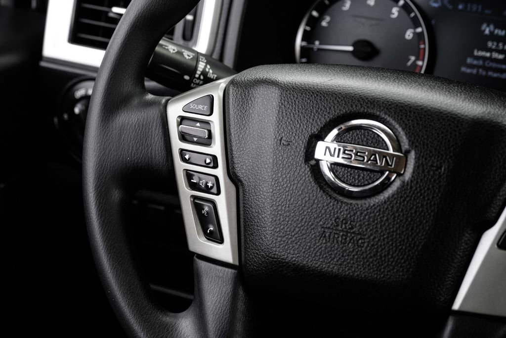 Used 2021 Nissan Titan SV image 13