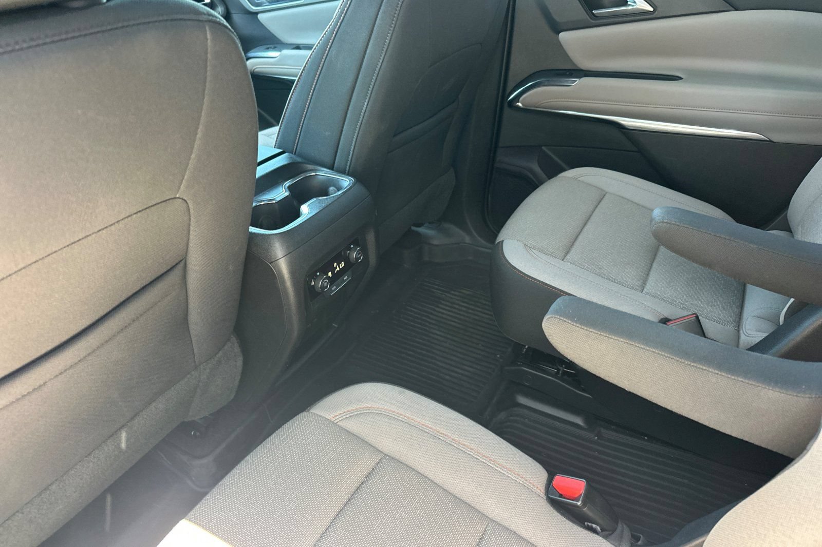 Used 2026 Chevrolet Traverse LT w/ LPO, Floor Liner Package FWD image 14