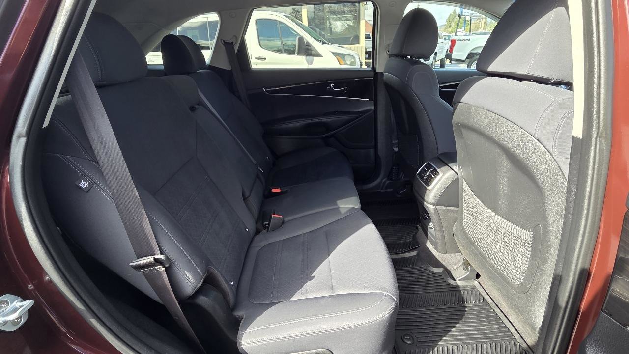 Used 2019 Kia Sorento AWD V6 image 15