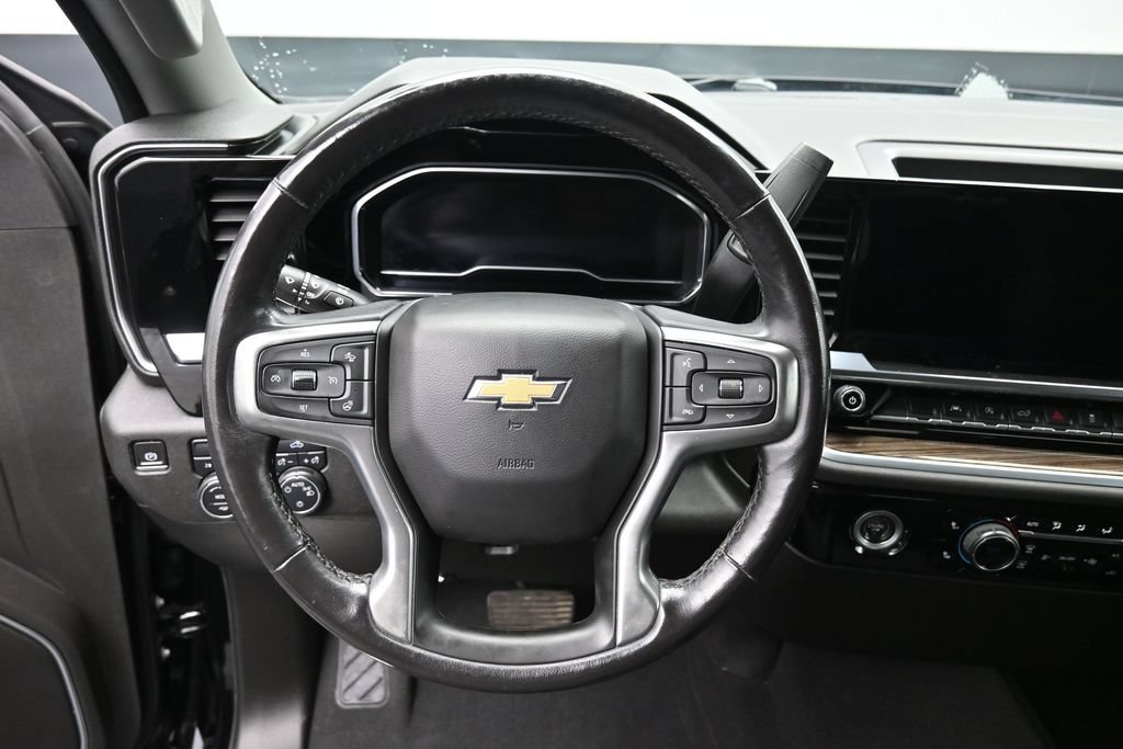 Used 2022 Chevrolet Silverado 1500 LT AWD/4WD image 16