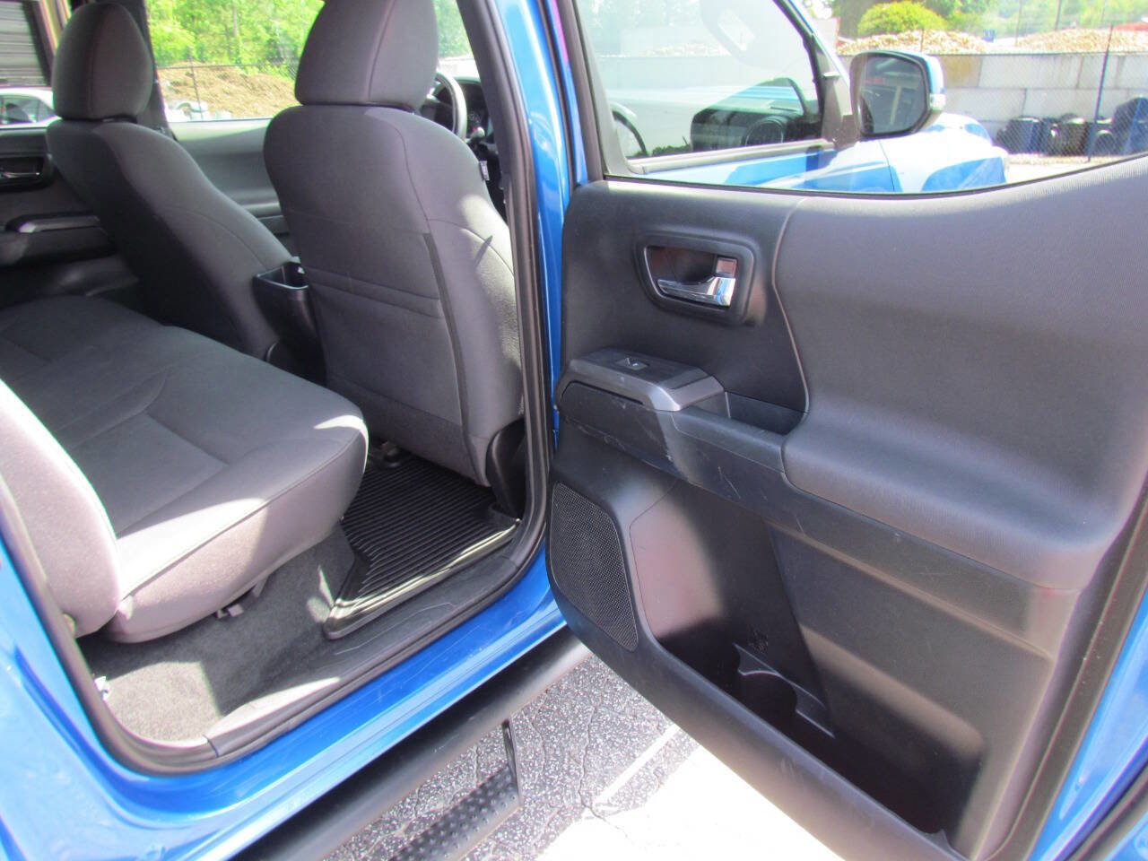 Used 2017 Toyota Tacoma TRD Sport image 14