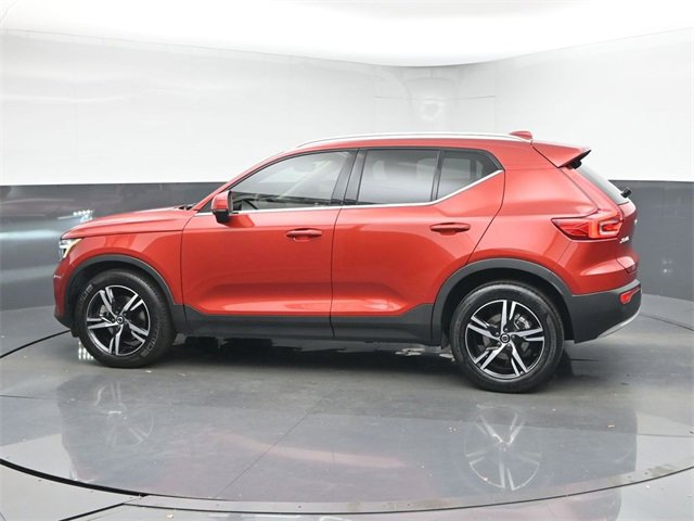 Used 2023 Volvo XC40 B5 Plus w/ Driver Assist Package image 5