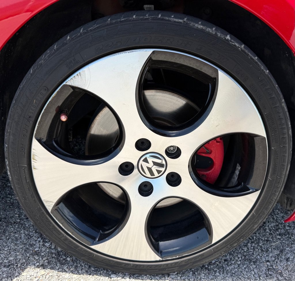 Used 2011 Volkswagen Golf 2-Door FWD image 23