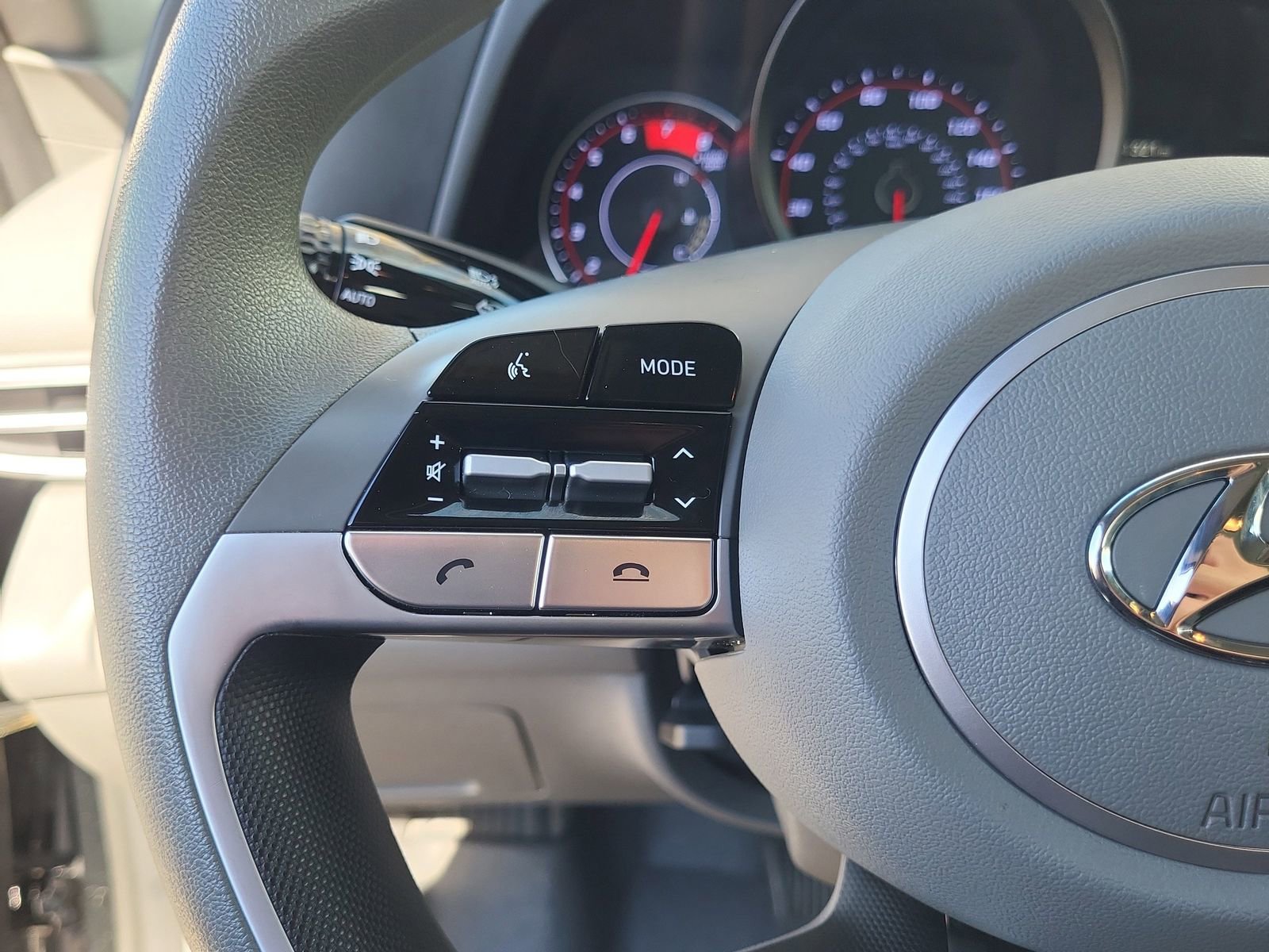 Used 2023 Hyundai Elantra SE image 18