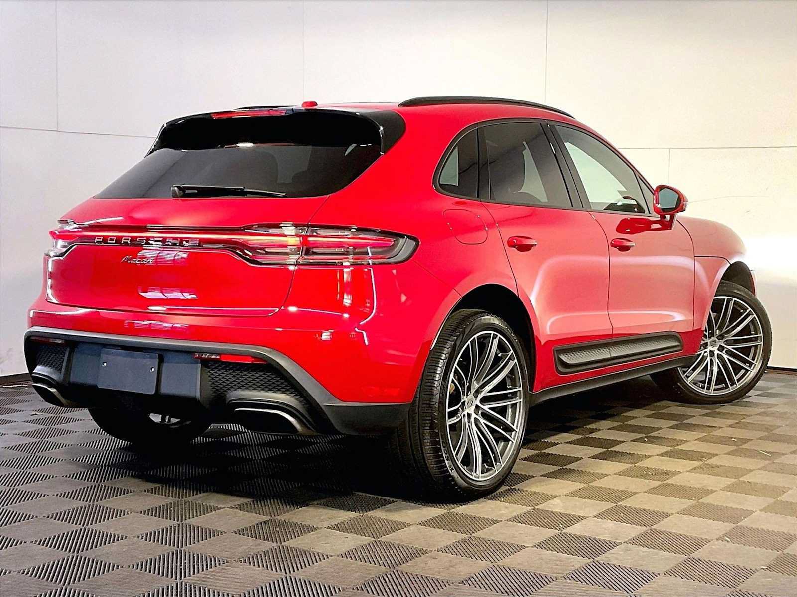 Certified 2023 Porsche Macan AWD/4WD image 7