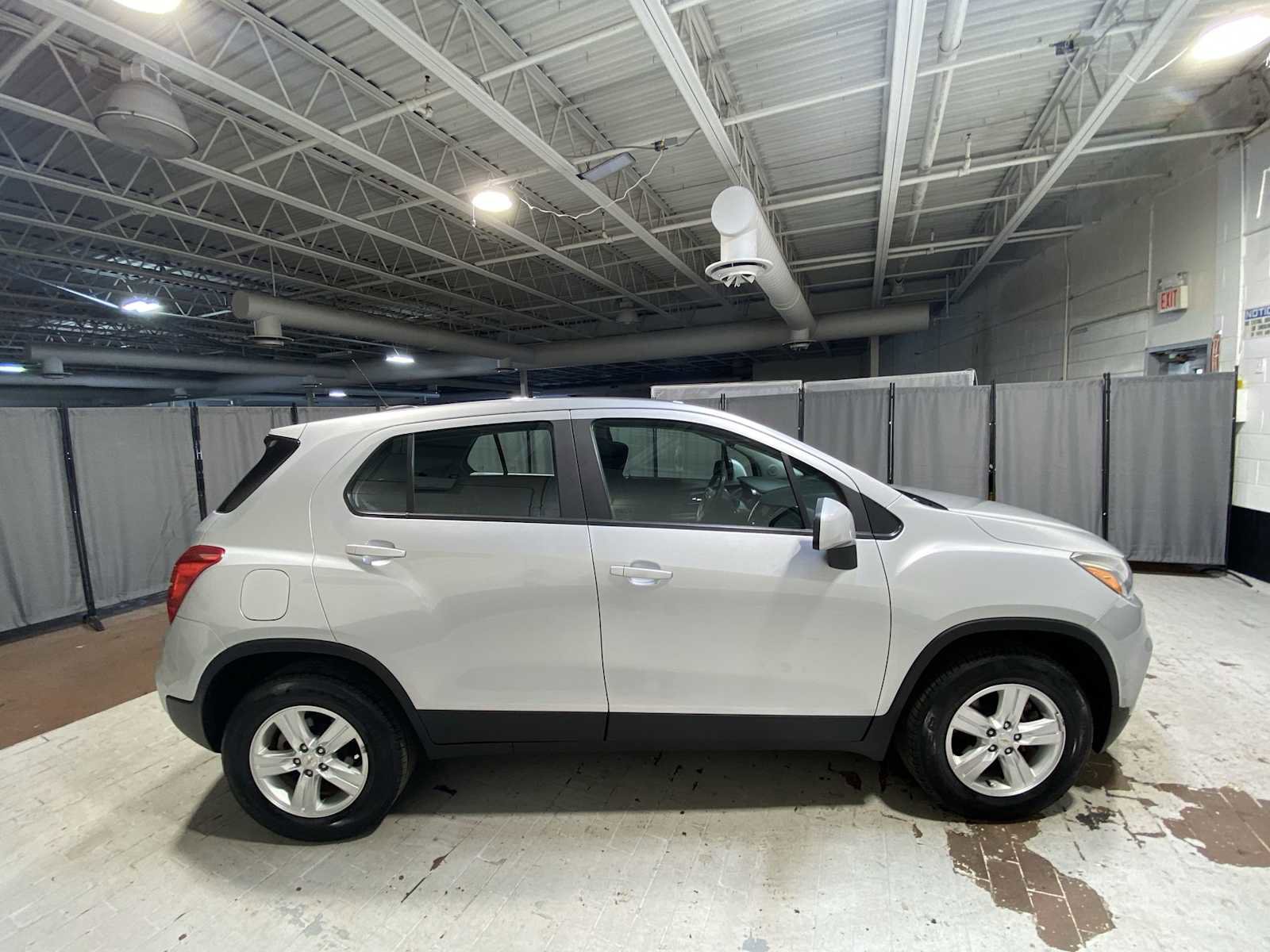 Used 2018 Chevrolet Trax LS AWD/4WD image 27