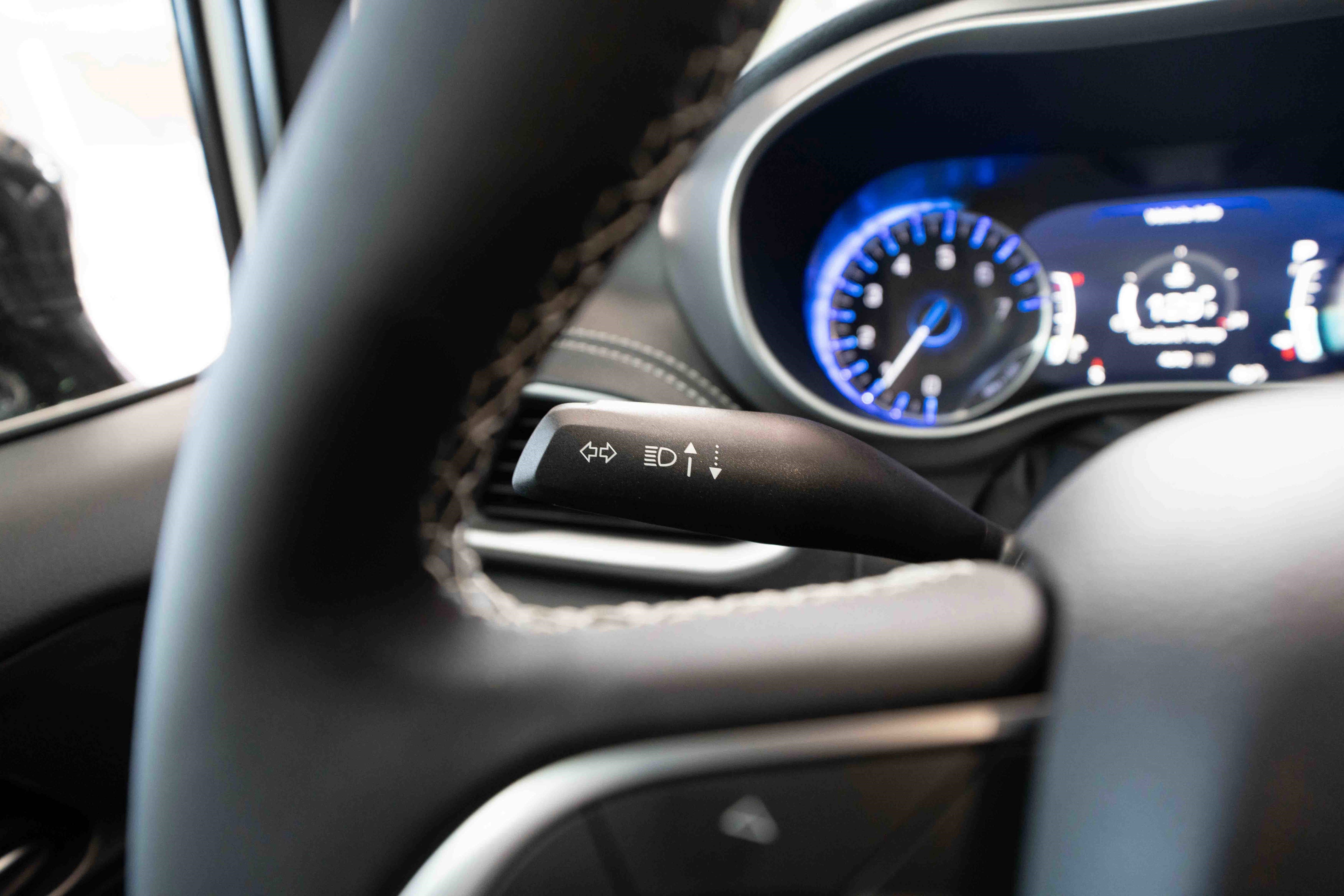 Used 2025 Chrysler Pacifica Select image 13