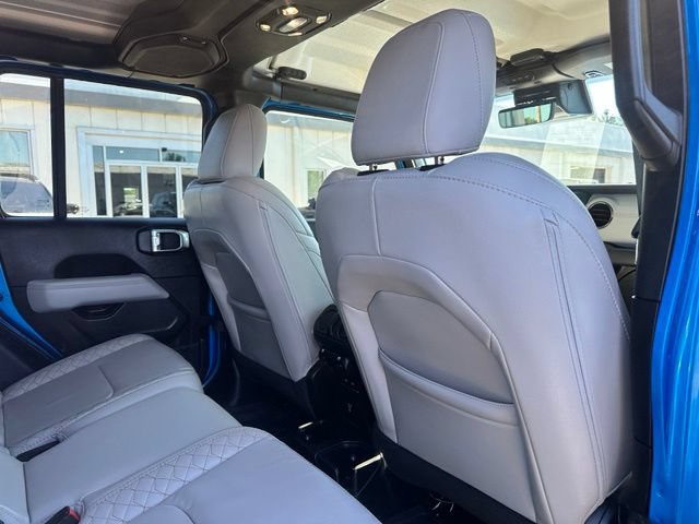 Used 2023 Jeep Gladiator Overland AWD/4WD image 16