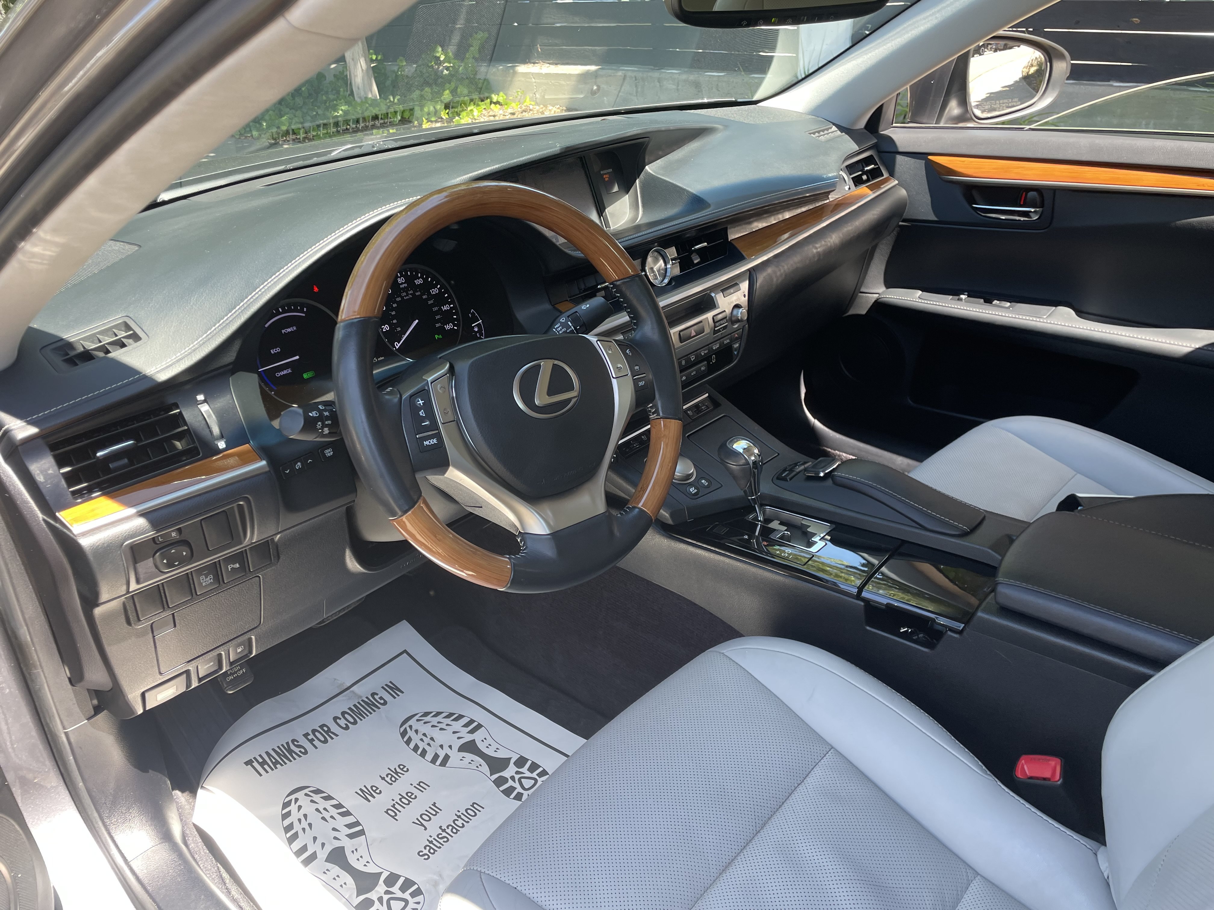 Used 2015 Lexus ES 300h w/ Navigation System Package FWD image 15