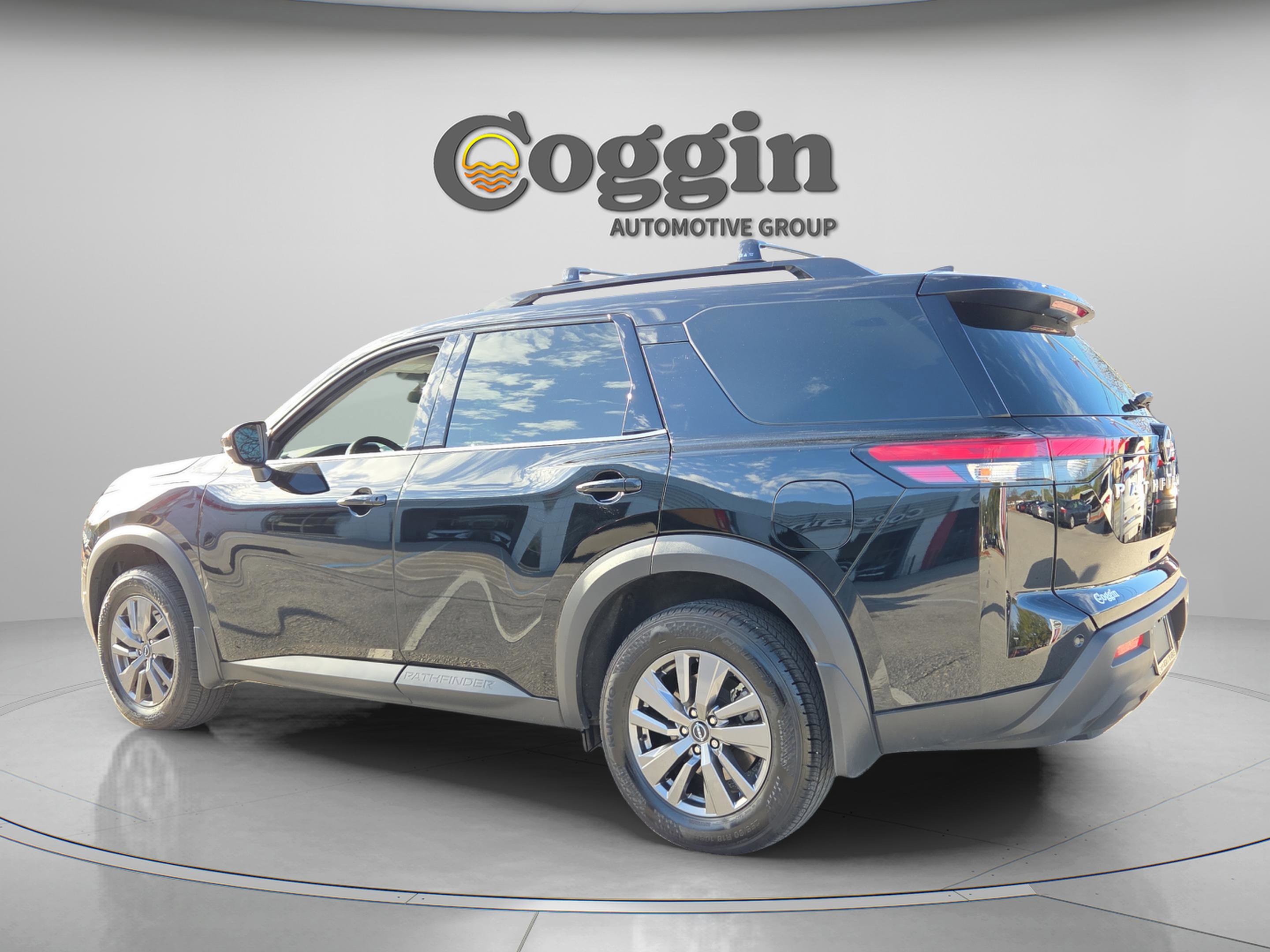 Certified 2025 Nissan Pathfinder SV image 4