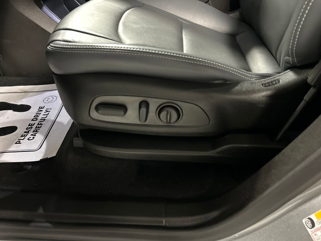 Used 2024 Buick Enclave Essence w/ Sport Touring Edition image 13