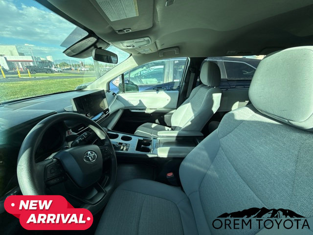 Used 2025 Toyota Sienna LE FWD image 15
