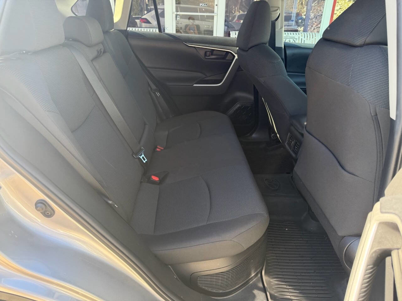 Used 2021 Toyota RAV4 LE image 13