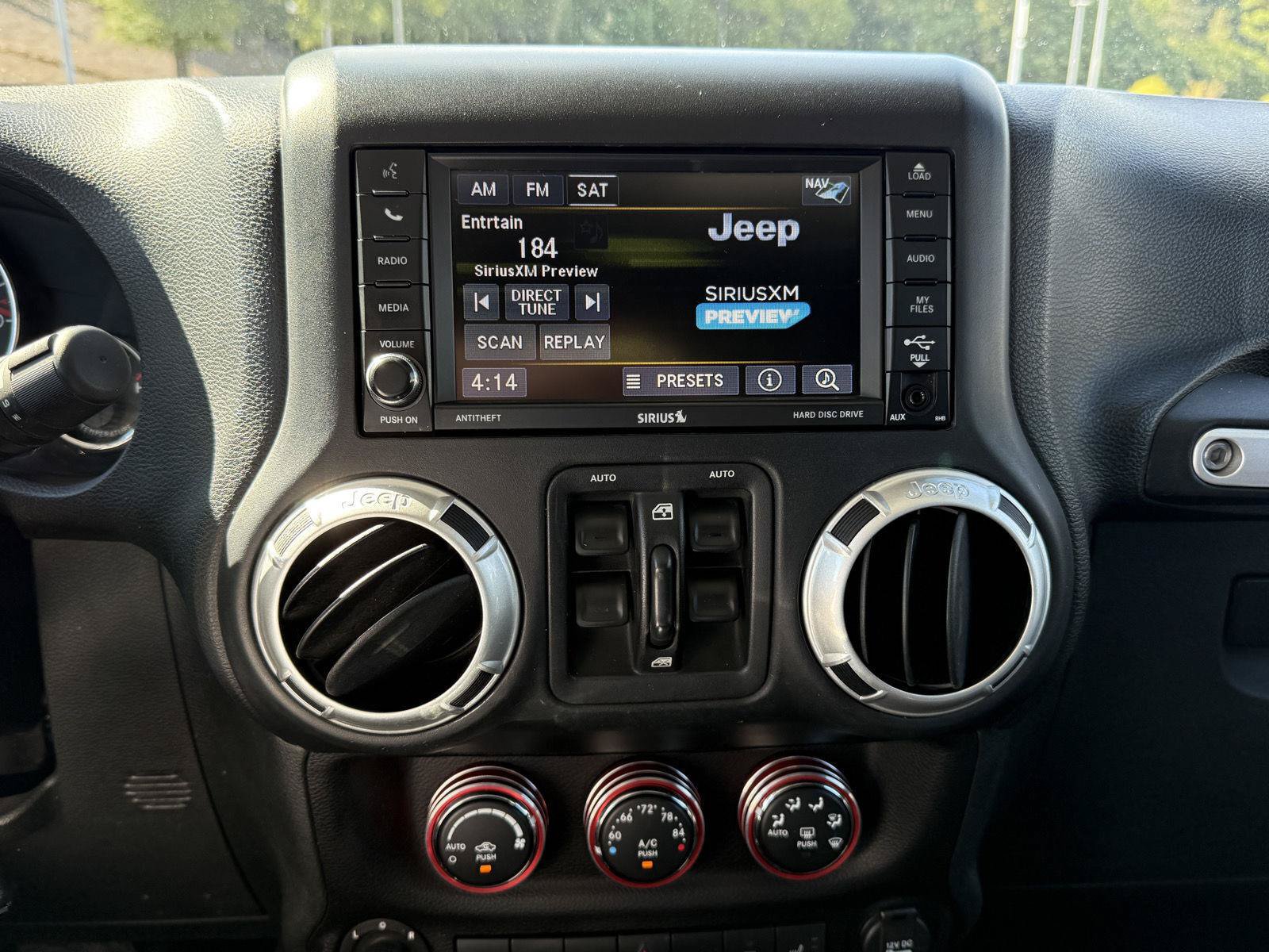 Used 2015 Jeep Wrangler Unlimited Rubicon AWD/4WD image 18
