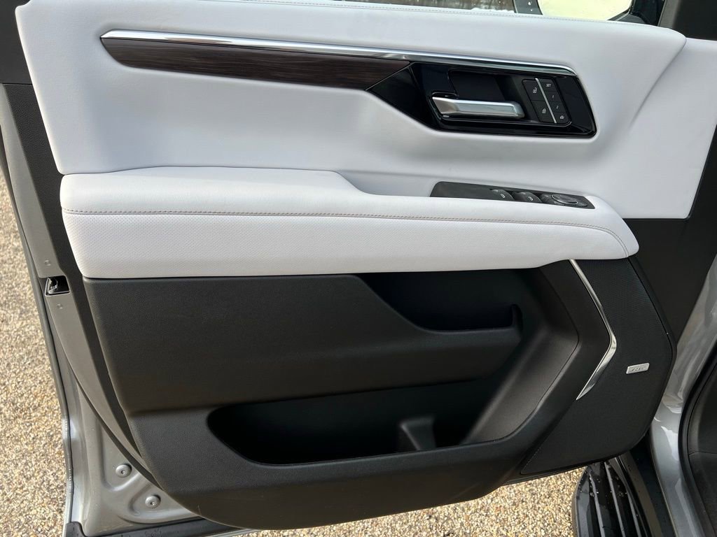 New 2026 Chevrolet Suburban Premier image 31