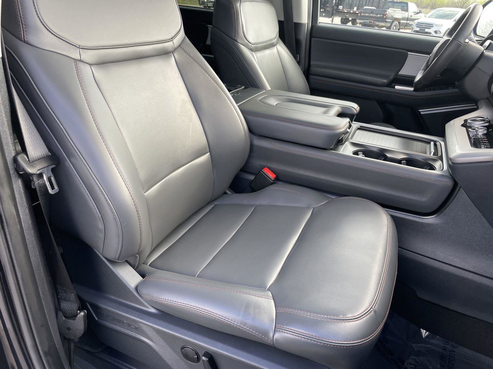 Used 2025 Ford Expedition Active AWD/4WD image 29