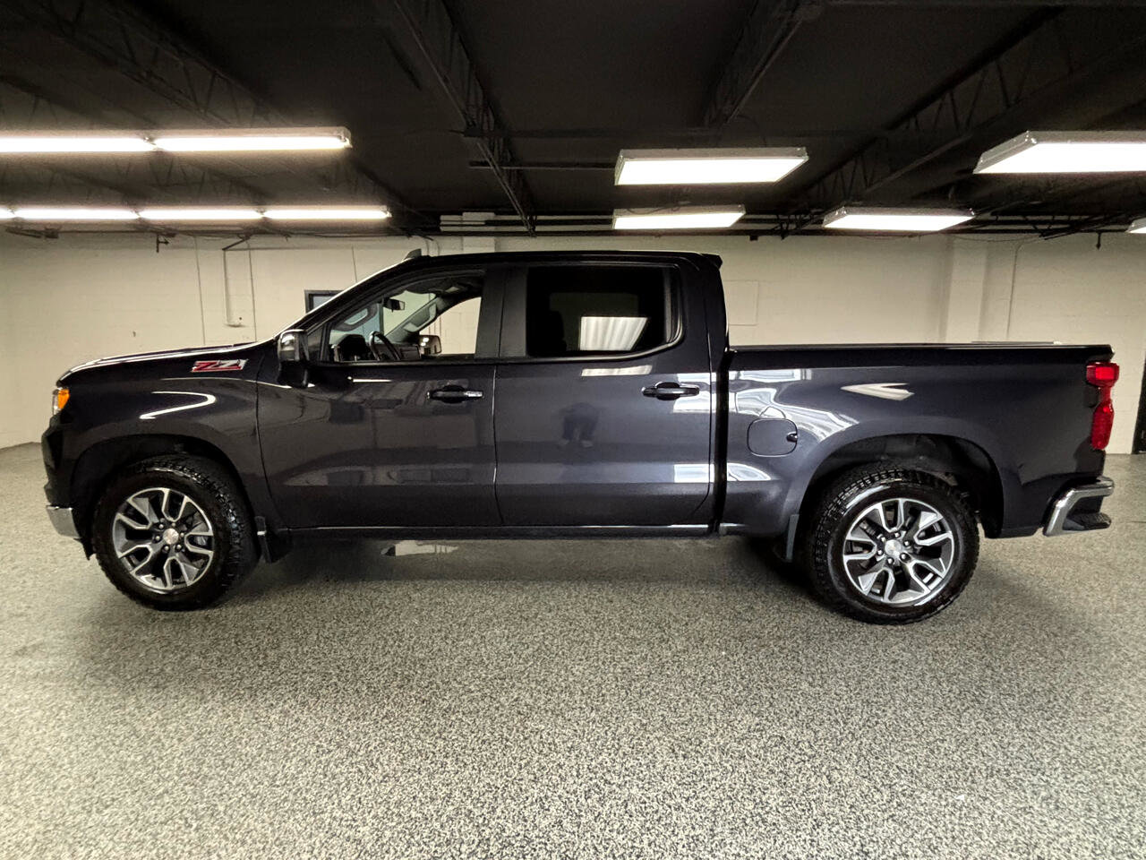 Used 2022 Chevrolet Silverado 1500 LT w/ Z71 Off-Road Package image 7