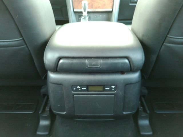 Used 2023 Nissan Armada SL w/ Captain's Chairs Package image 31