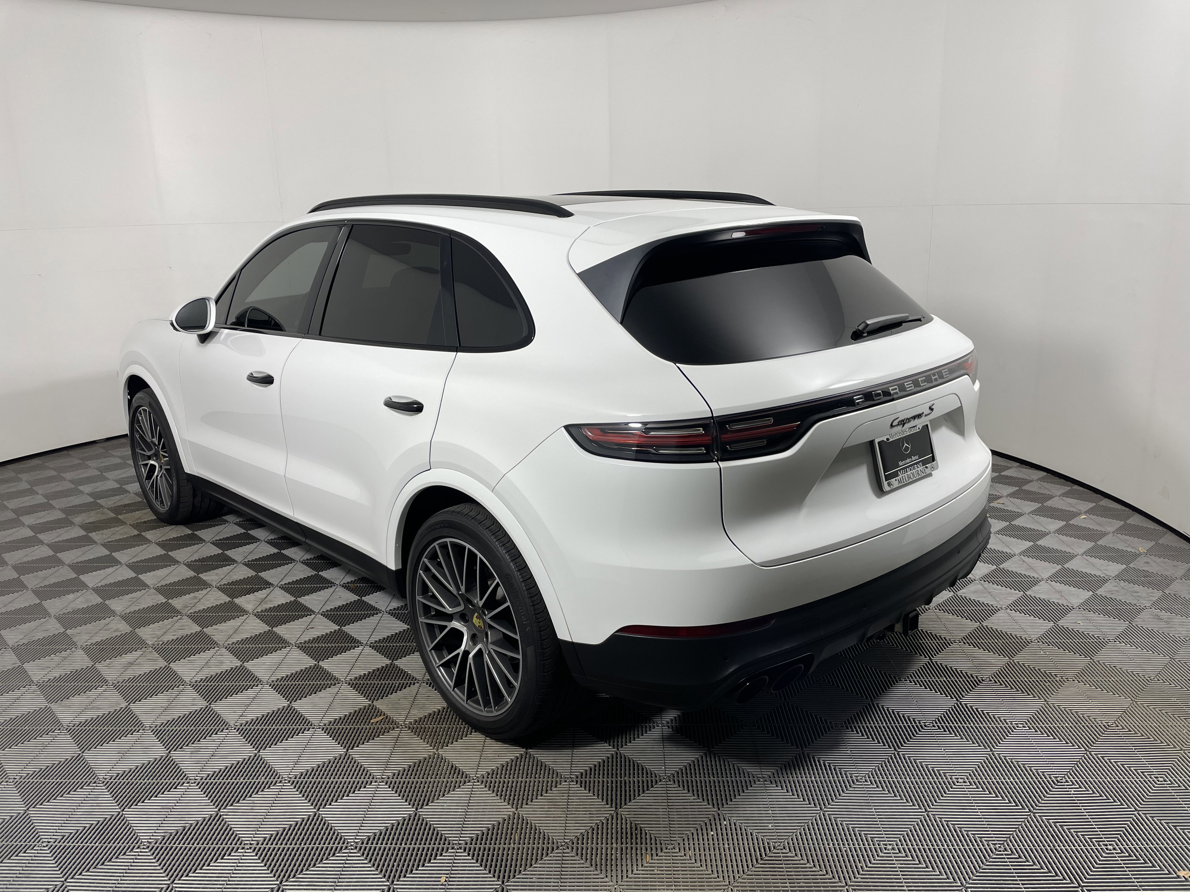 Used 2021 Porsche Cayenne S image 3