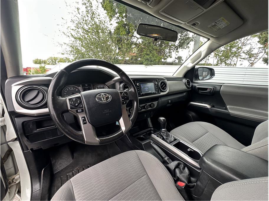Used 2016 Toyota Tacoma SR5 AWD/4WD image 2