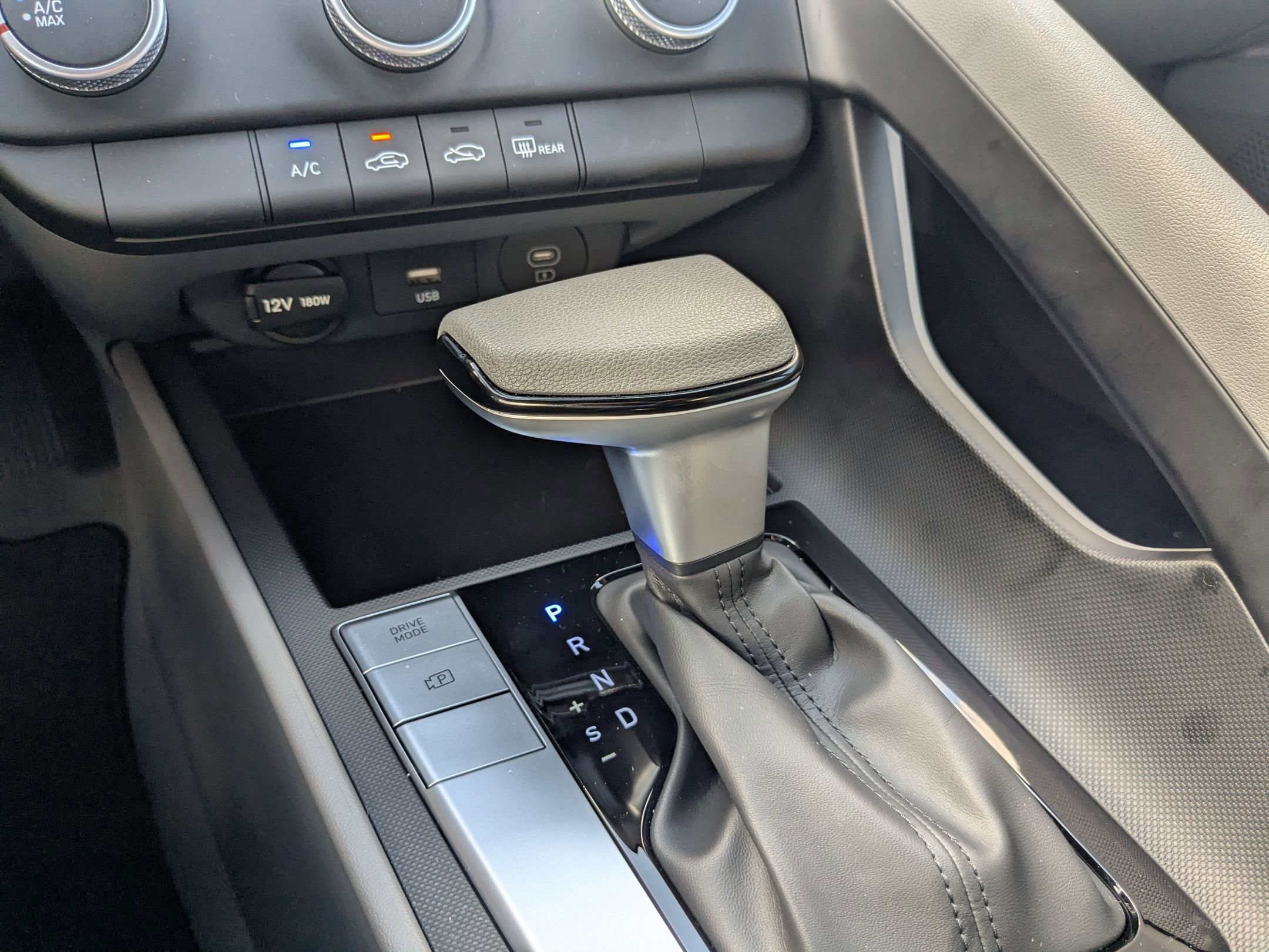 Used 2025 Hyundai Elantra SE image 19