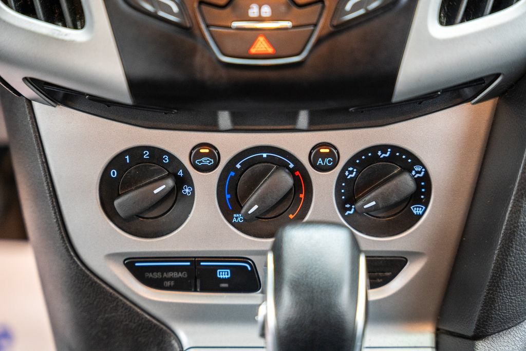 Used 2014 Ford Focus SE FWD image 23