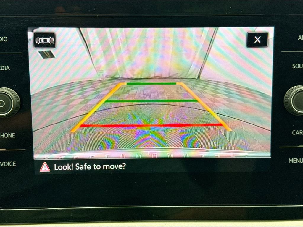 Used 2025 Volkswagen Taos SE w/ Panoramic Sunroof Package image 14