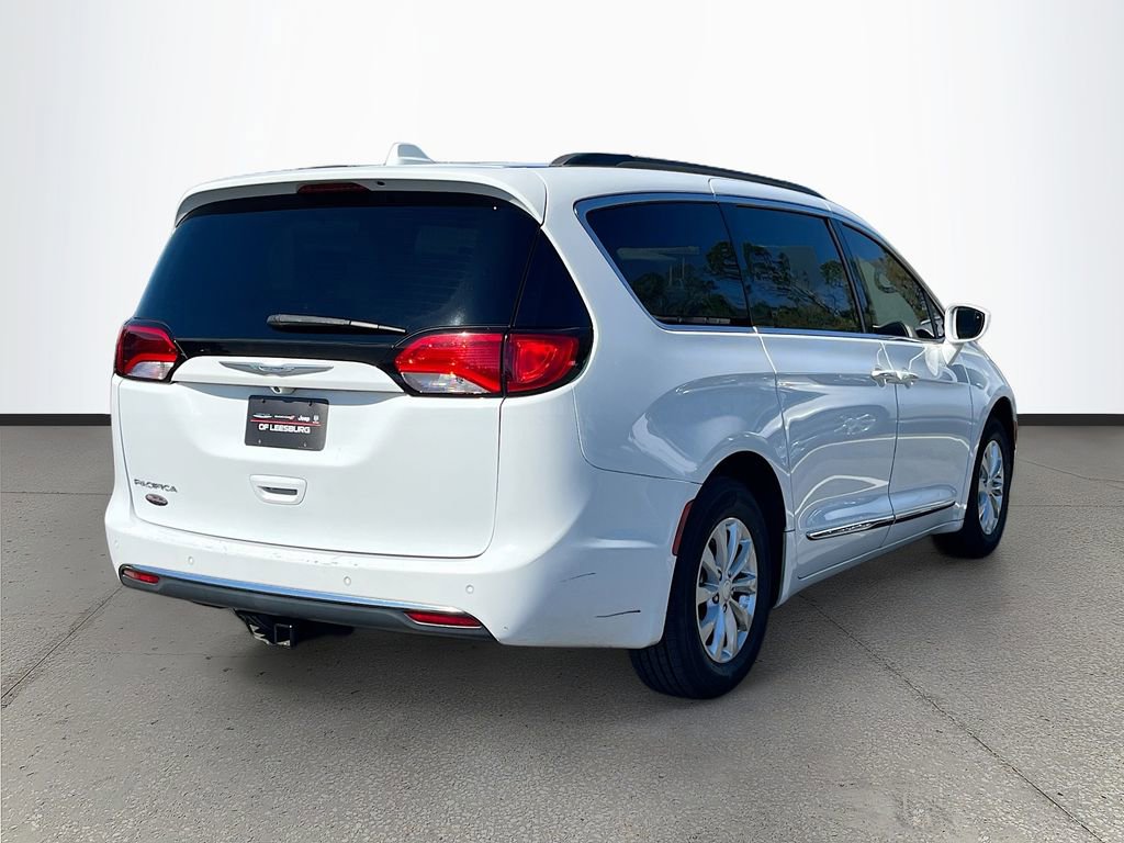 Used 2017 Chrysler Pacifica Touring-L image 7