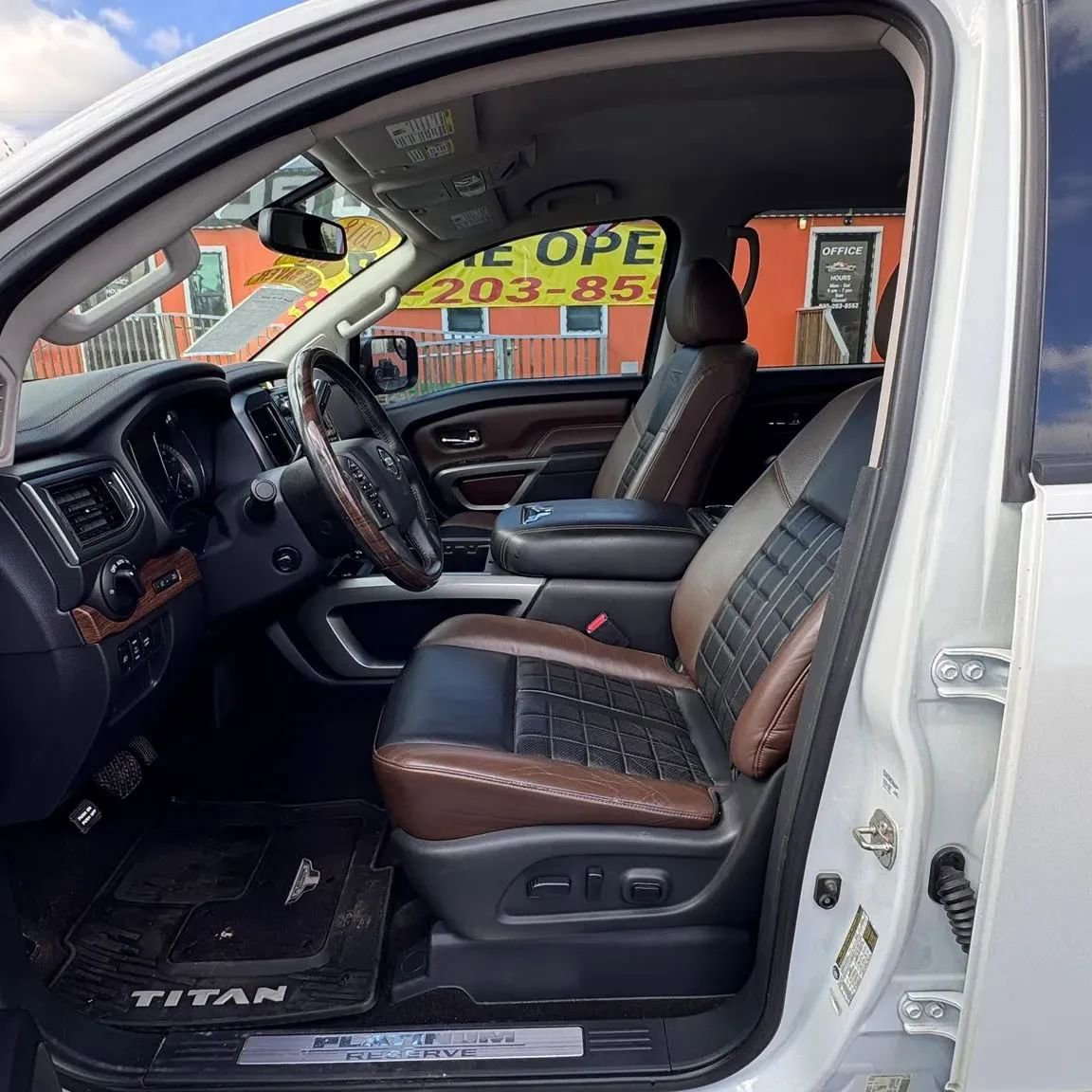 Used 2018 Nissan Titan Platinum Reserve w/ Platinum Utility Package image 10