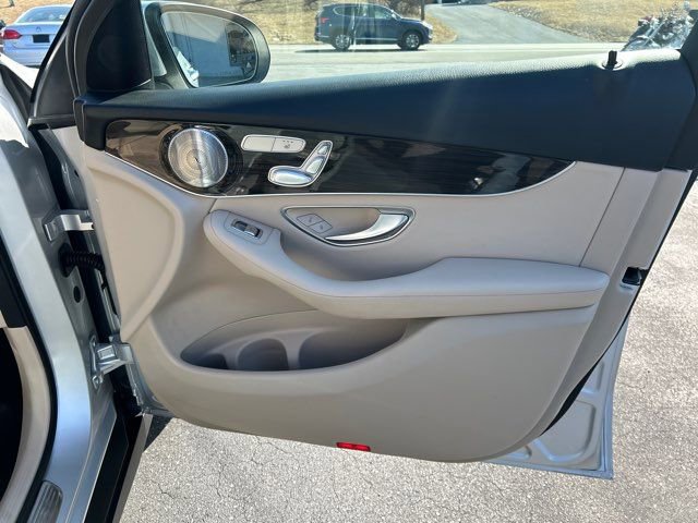 Used 2020 Mercedes-Benz GLC 300 image 21