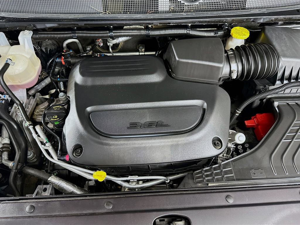 Certified 2025 Chrysler Pacifica Limited image 40