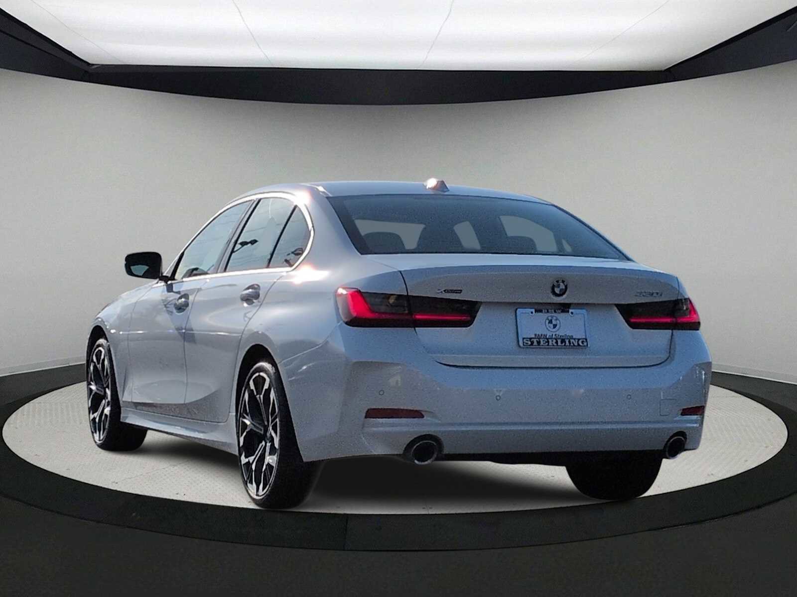 Used 2025 BMW 330i xDrive Sedan w/ Convenience Package image 6